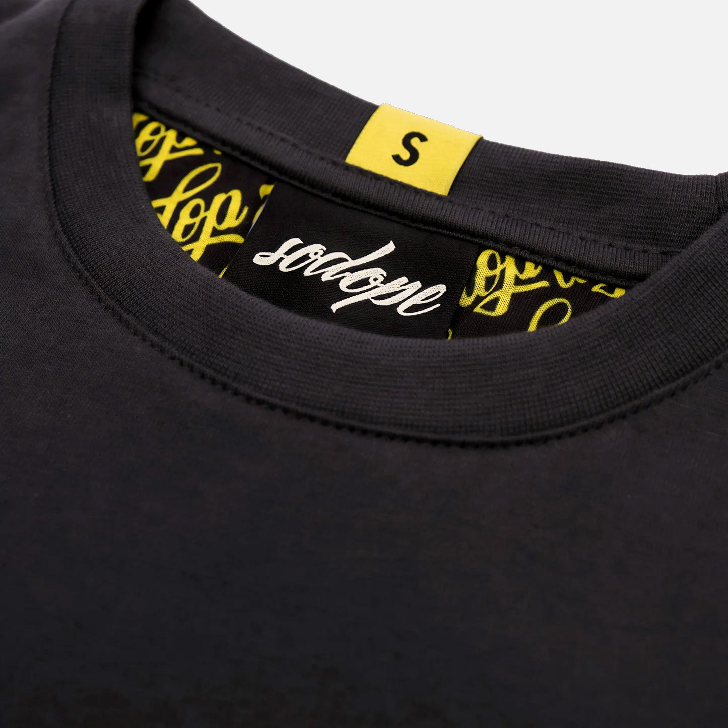 Classic Tee – Premium T-Shirt "NEVATAP" Print